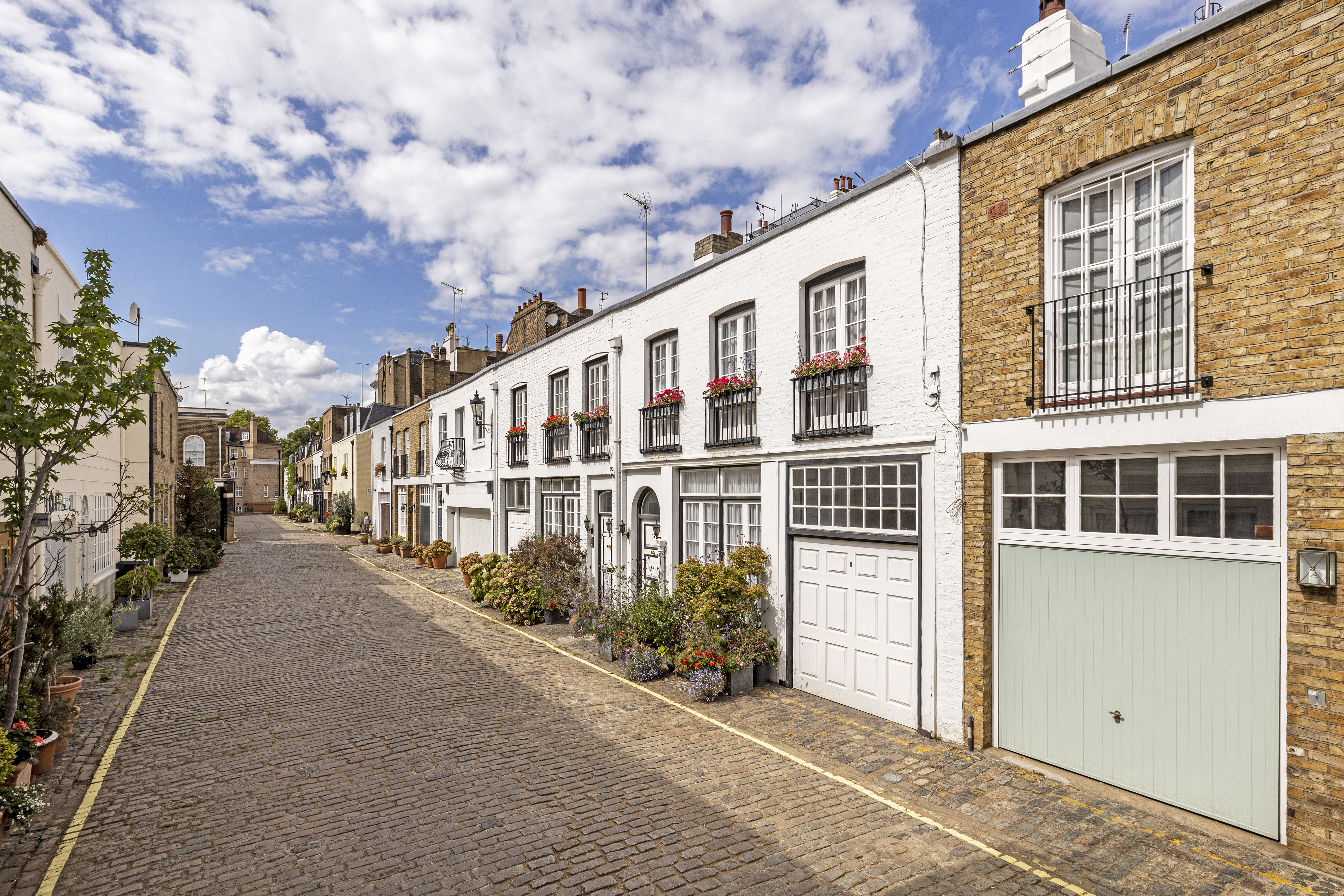 The Beautiful Hyde Park Garden Mews Is Perfect For Renting Or Buying A House