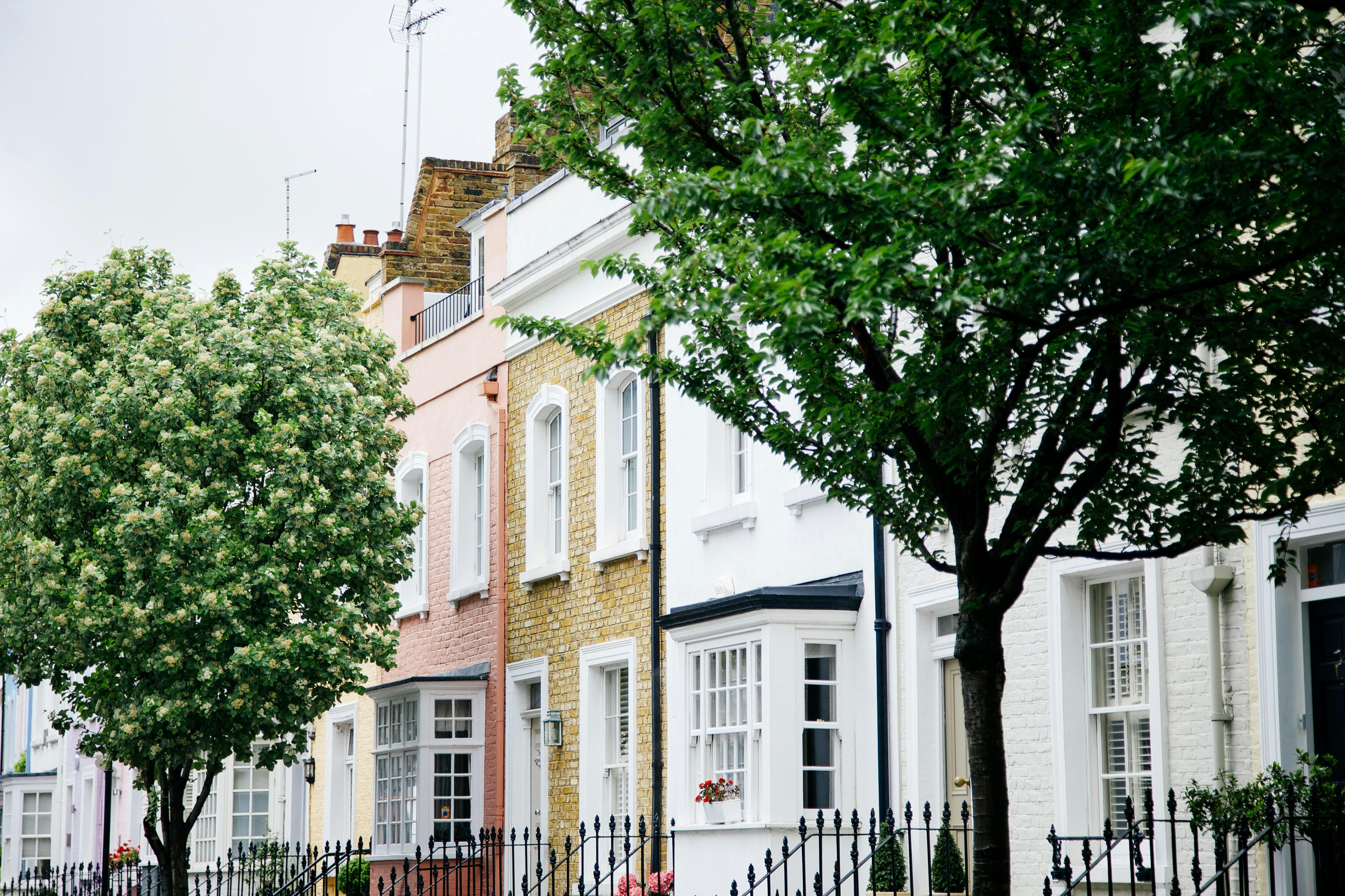 Notting Hill With Its Beautiful Colourful Houses Is An Ideal Place To Rent Or Buy A Mews