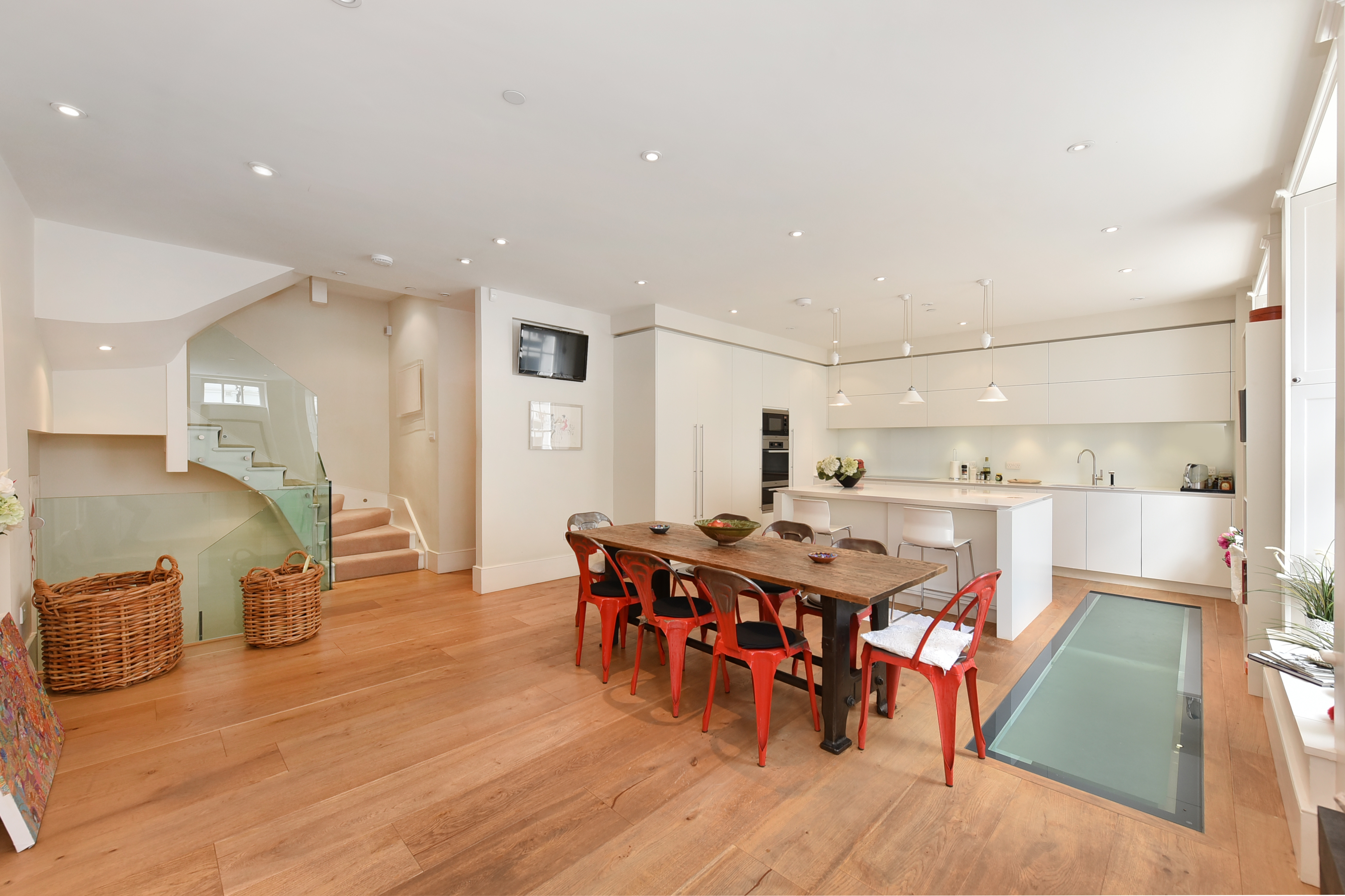 Beautiful, reception room in this lovely mews house to let