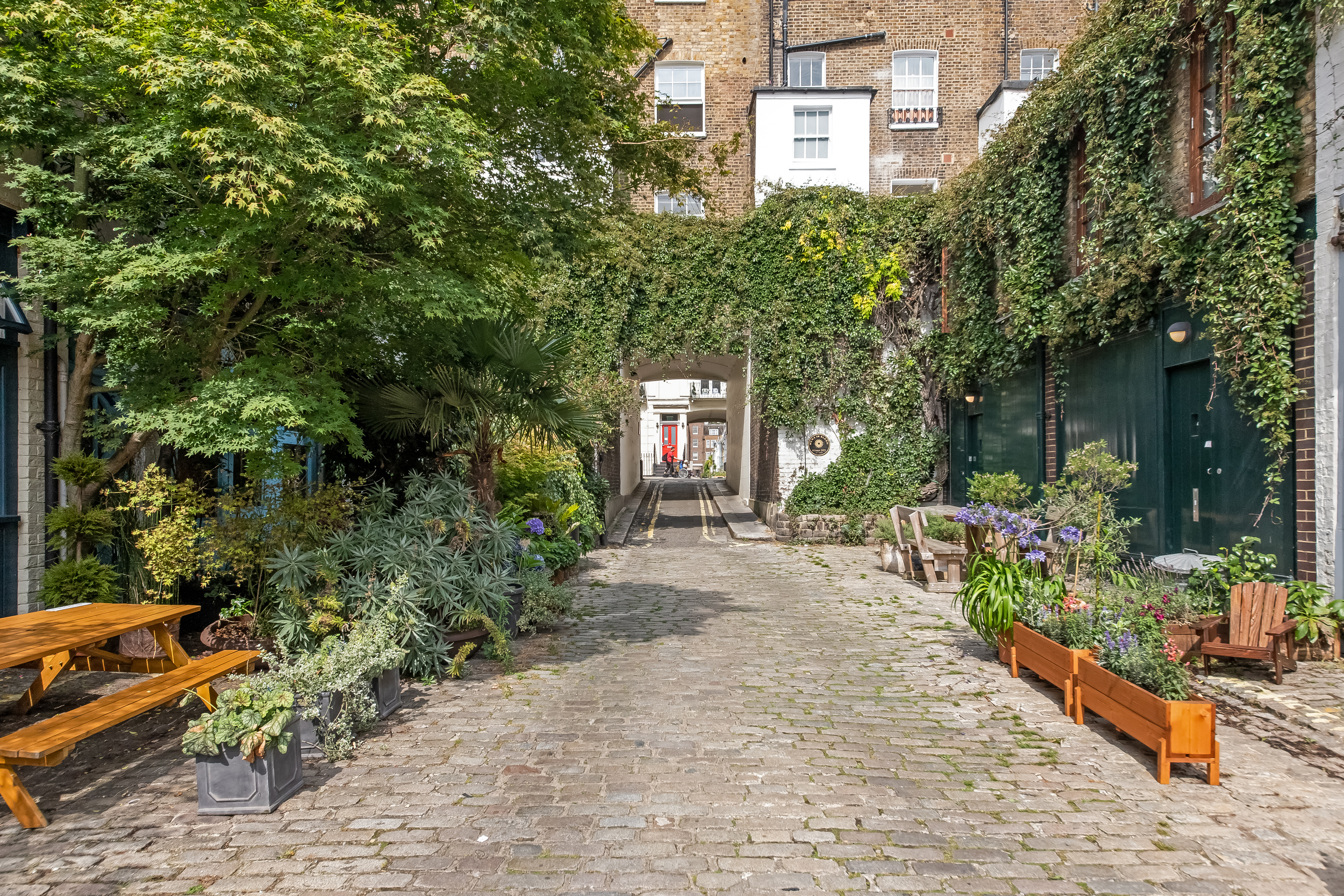 London's mews streets are fantastic to explore on a bank holiday weekend