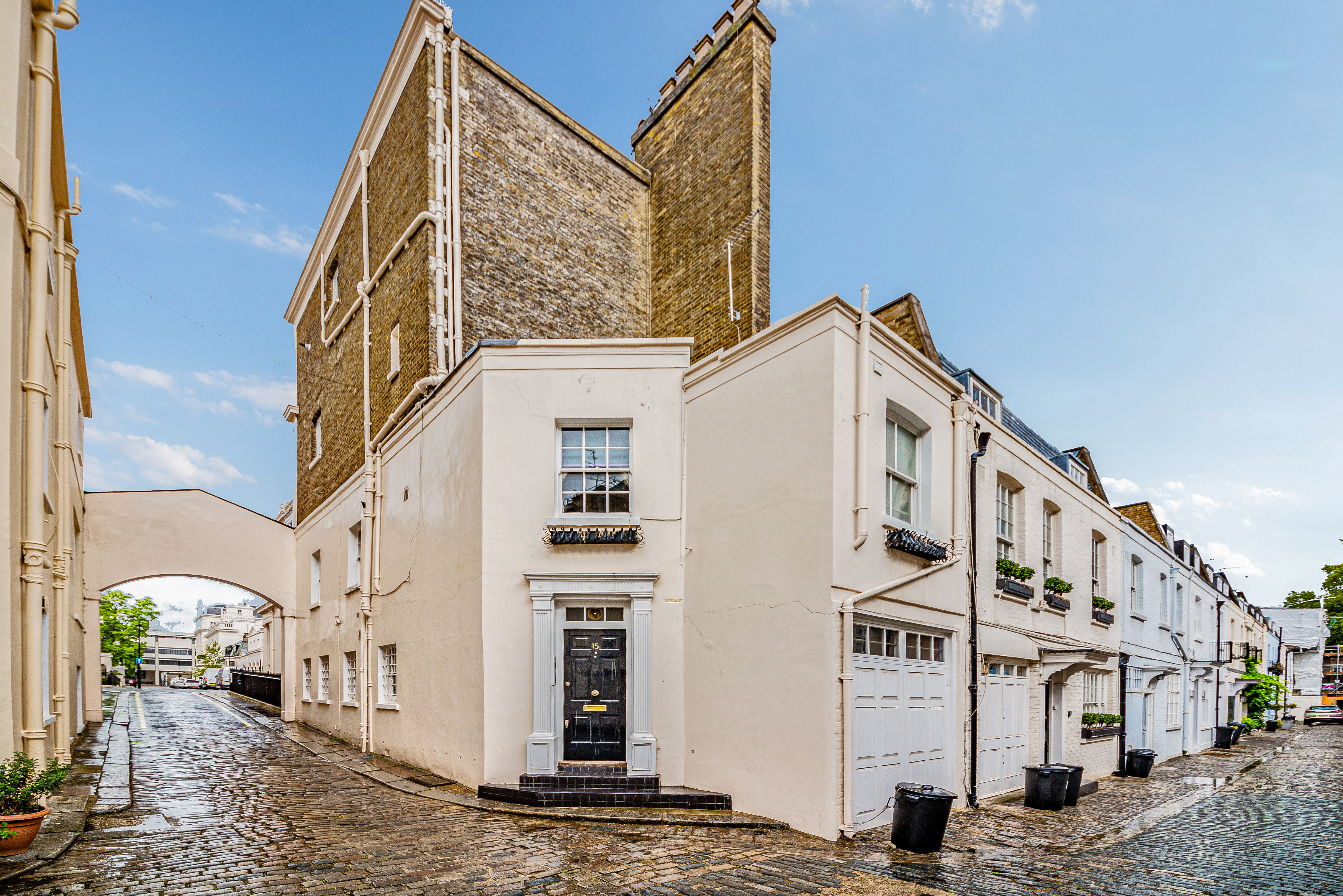 Eaton Mews North Is A Great Place To Add To Your Belgravia Luxury Area Guide With Pretty Mews Houses To Explore