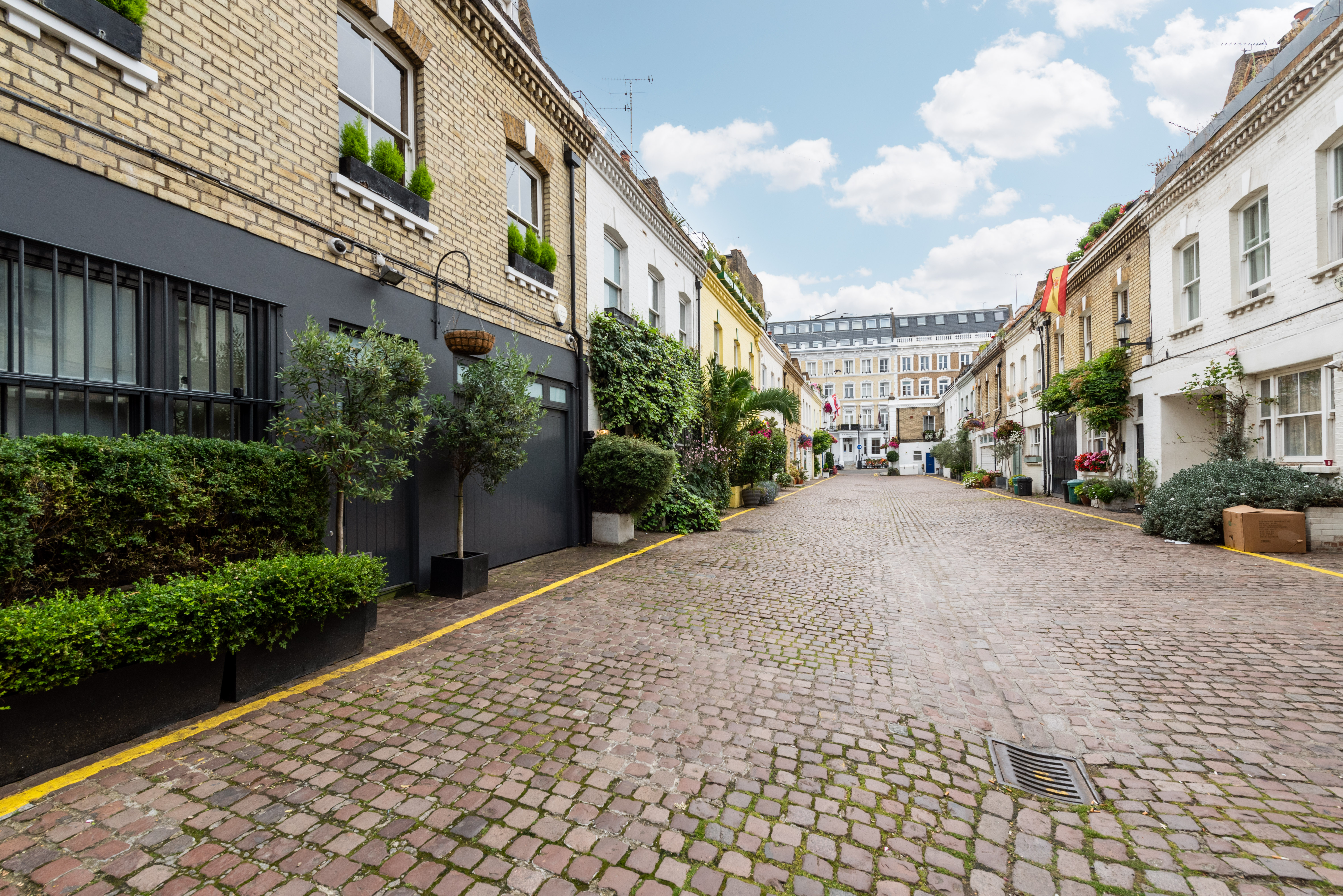 Spear Mews is an ideal mews street to walk down instead of going to Notting Hill Carnival this August Bank Holiday Weekend