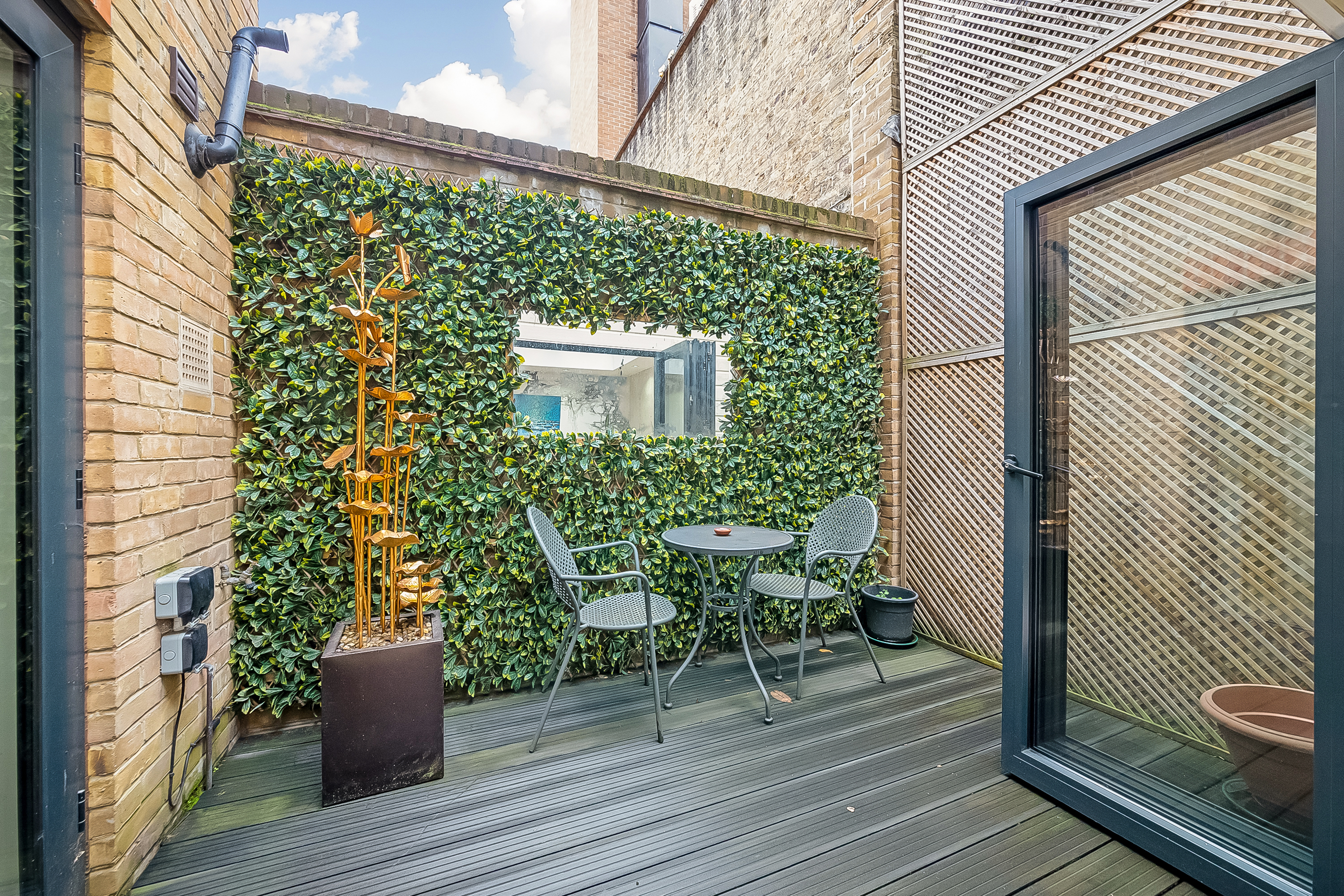 This Mews Property To Rent Also Has A Courtyard Leading From The Kitchen