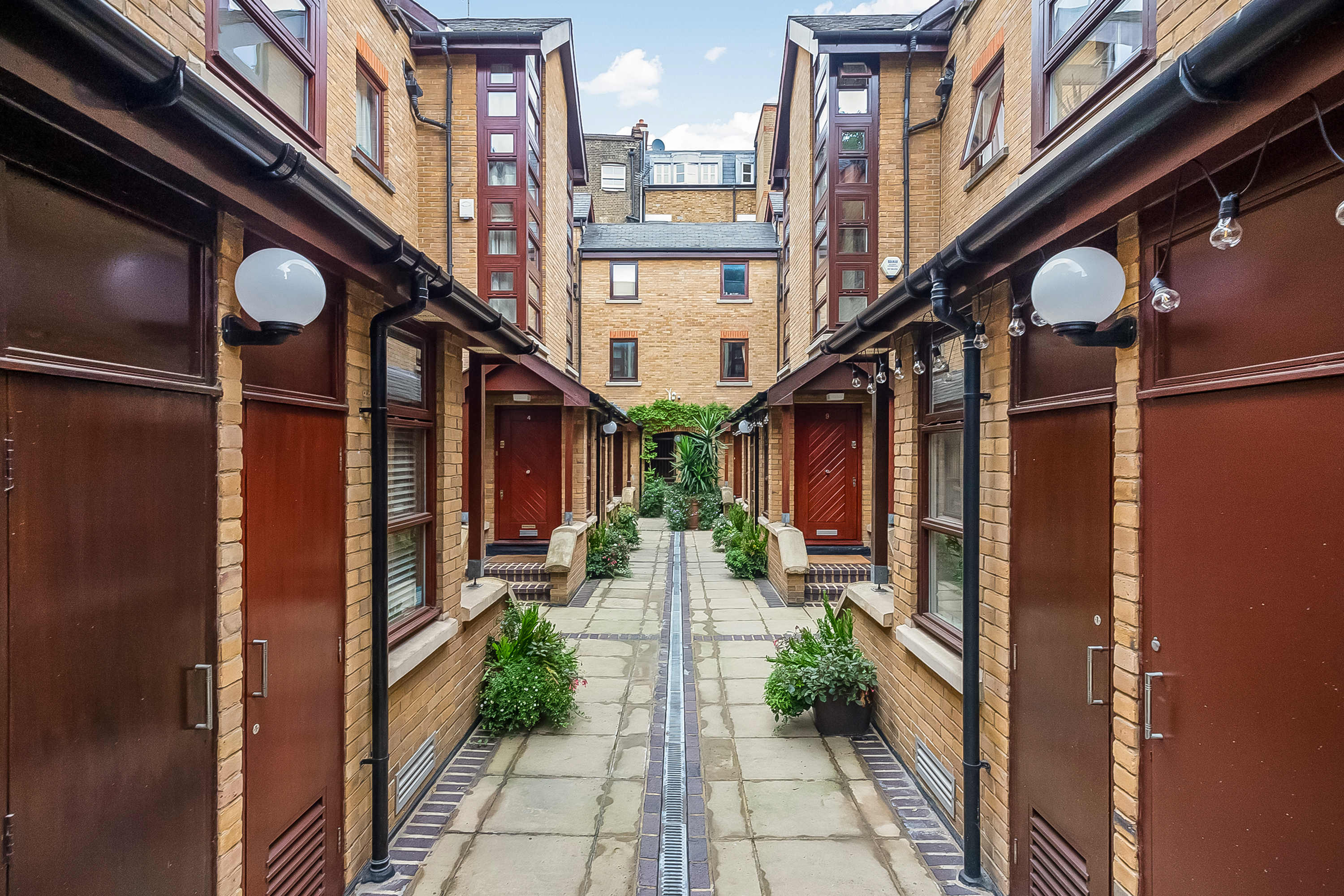 This Is A Mews Property To Rent In Marylebone, Close To Marylebone Village