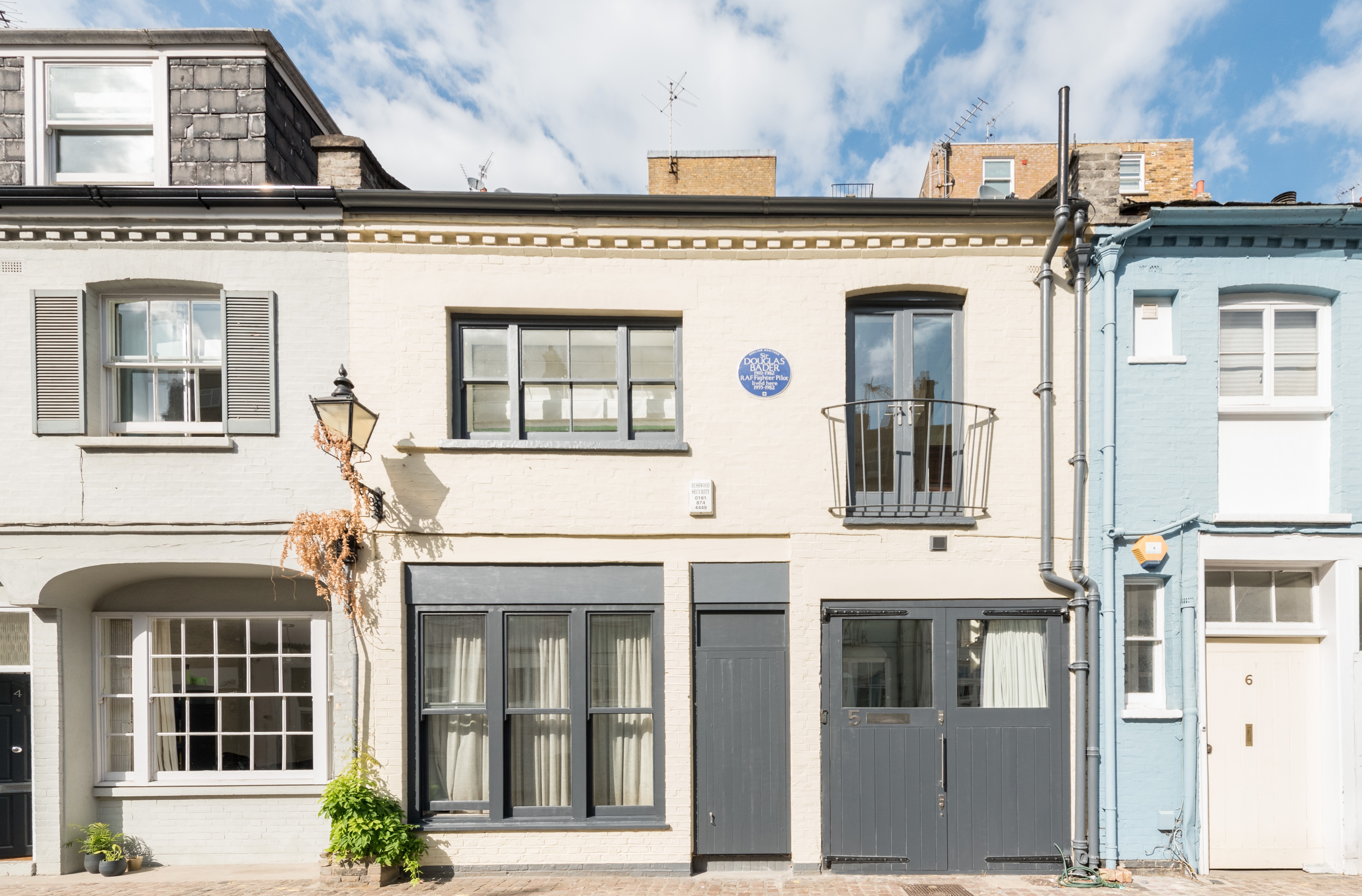 This Mews Property With A Blue Plaque Is Available To Rent In South Kensington