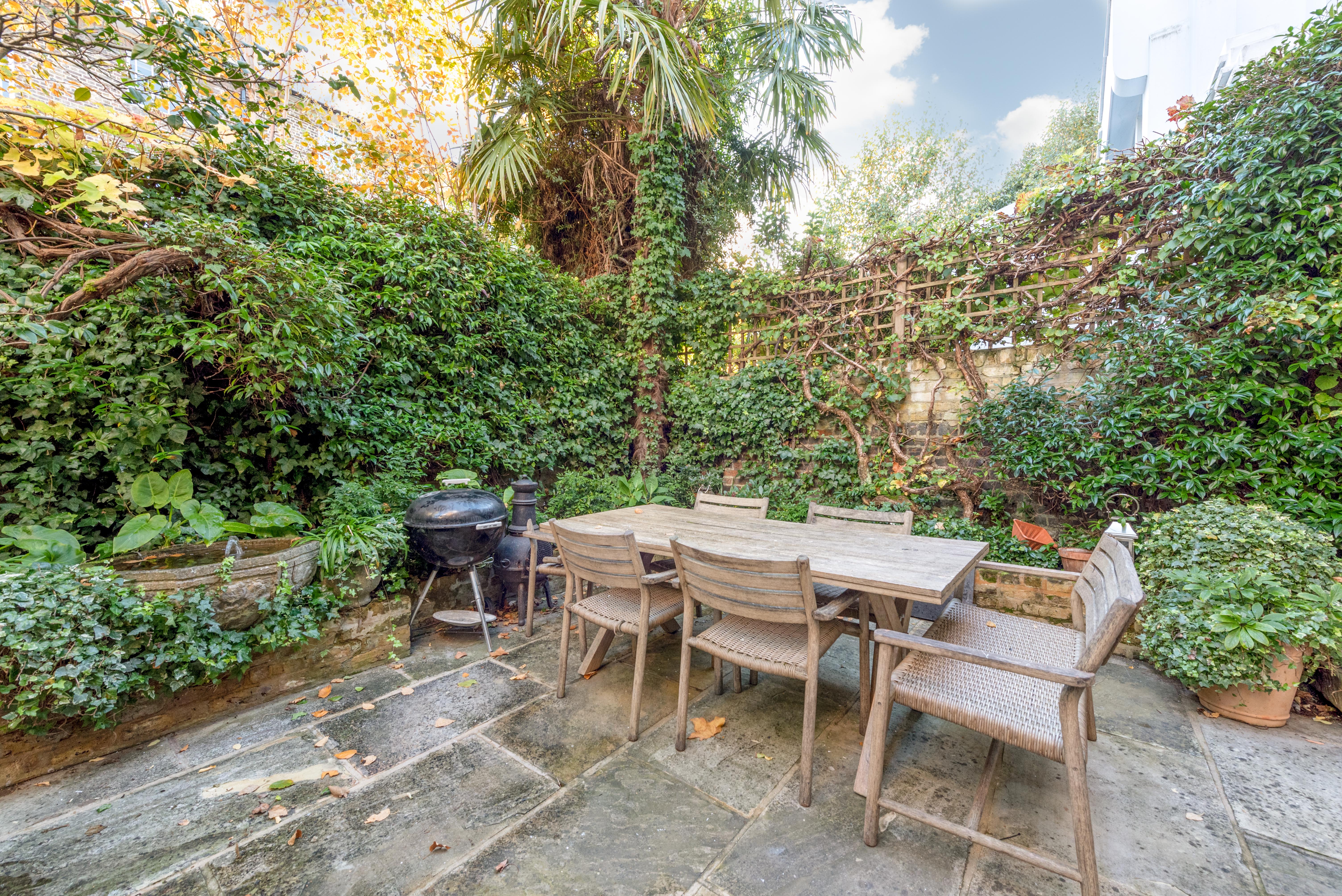 This Mews Property Has A Garden With Wooden Furniture