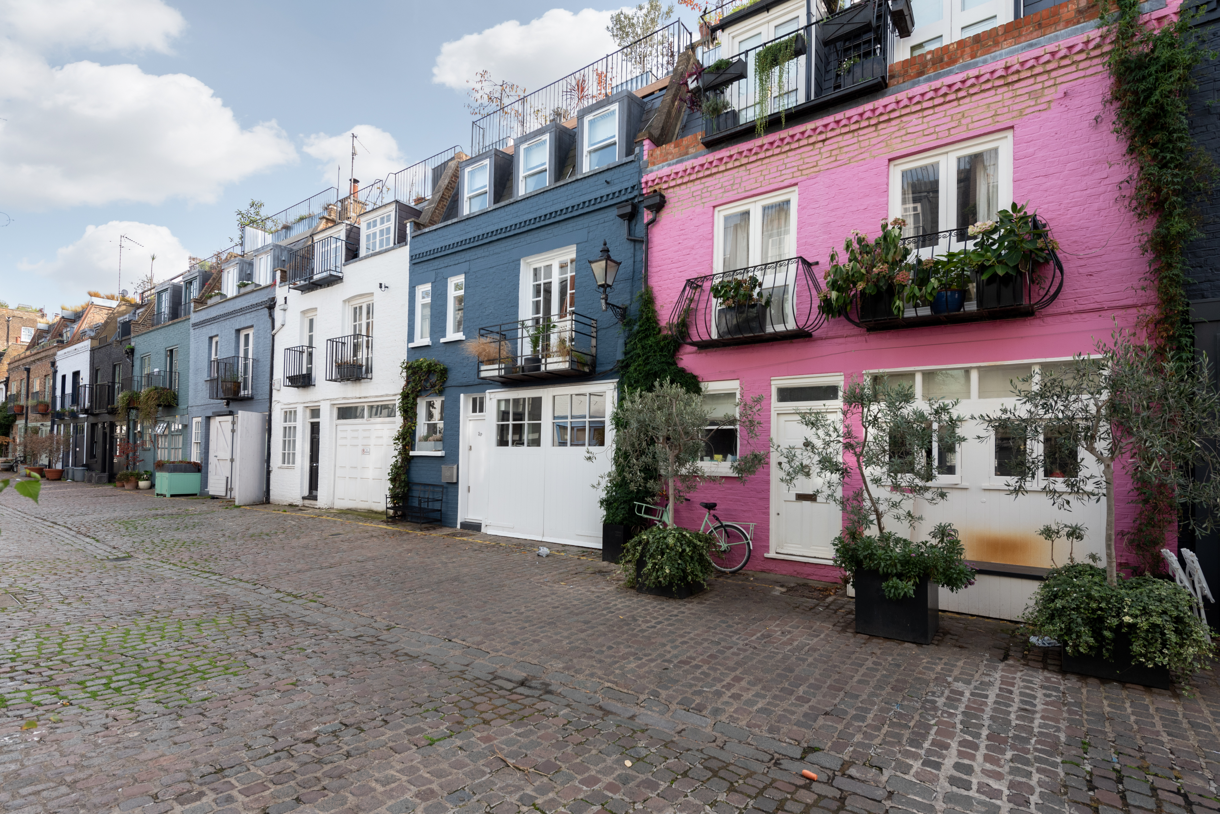 For A Classic London Christmas Event, Visit St Luke'S Mews In Notting Hill, Made Famous By The Christmas Film Love Actually