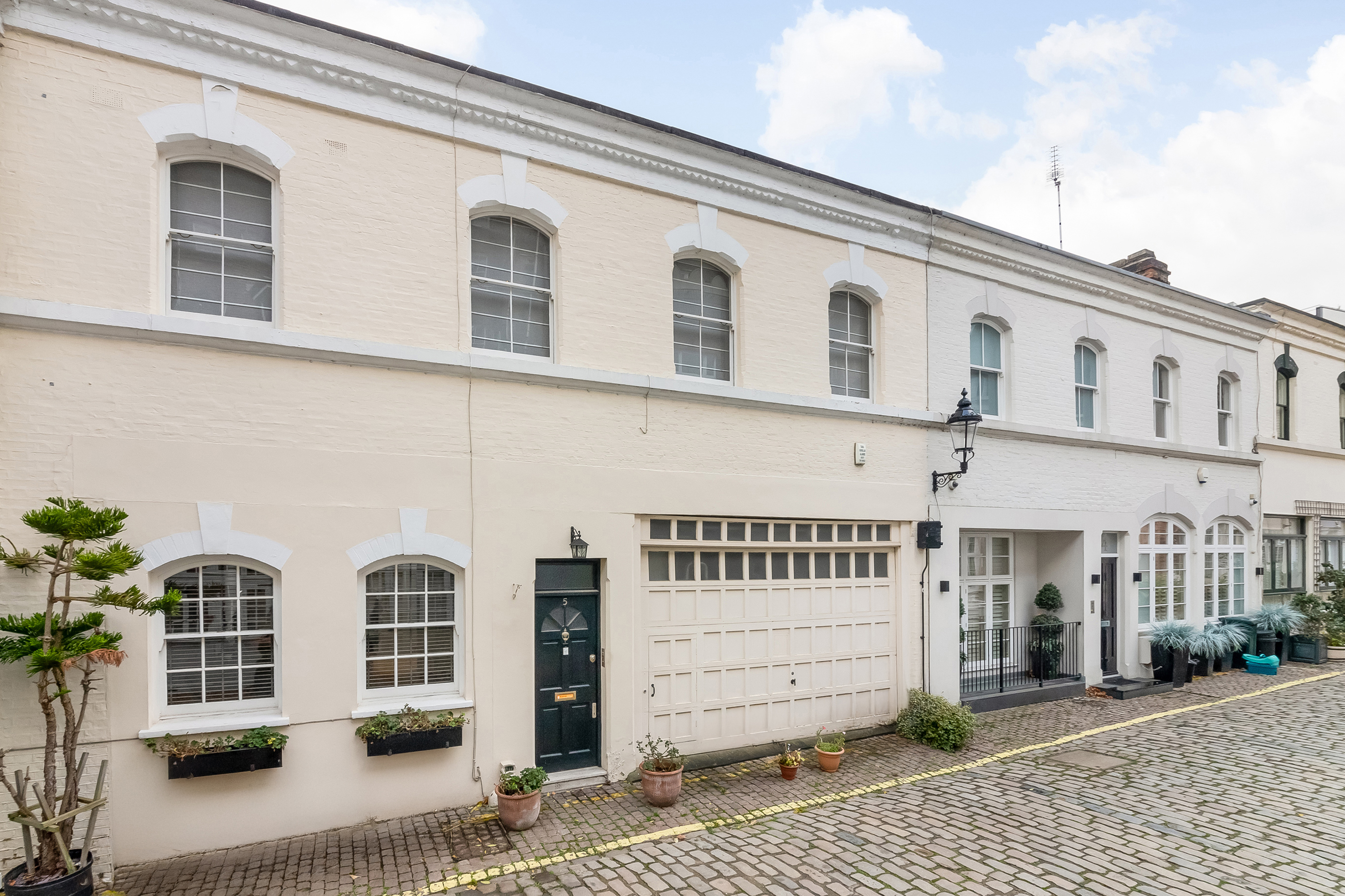 This is a mews property to buy in Knightsbridge