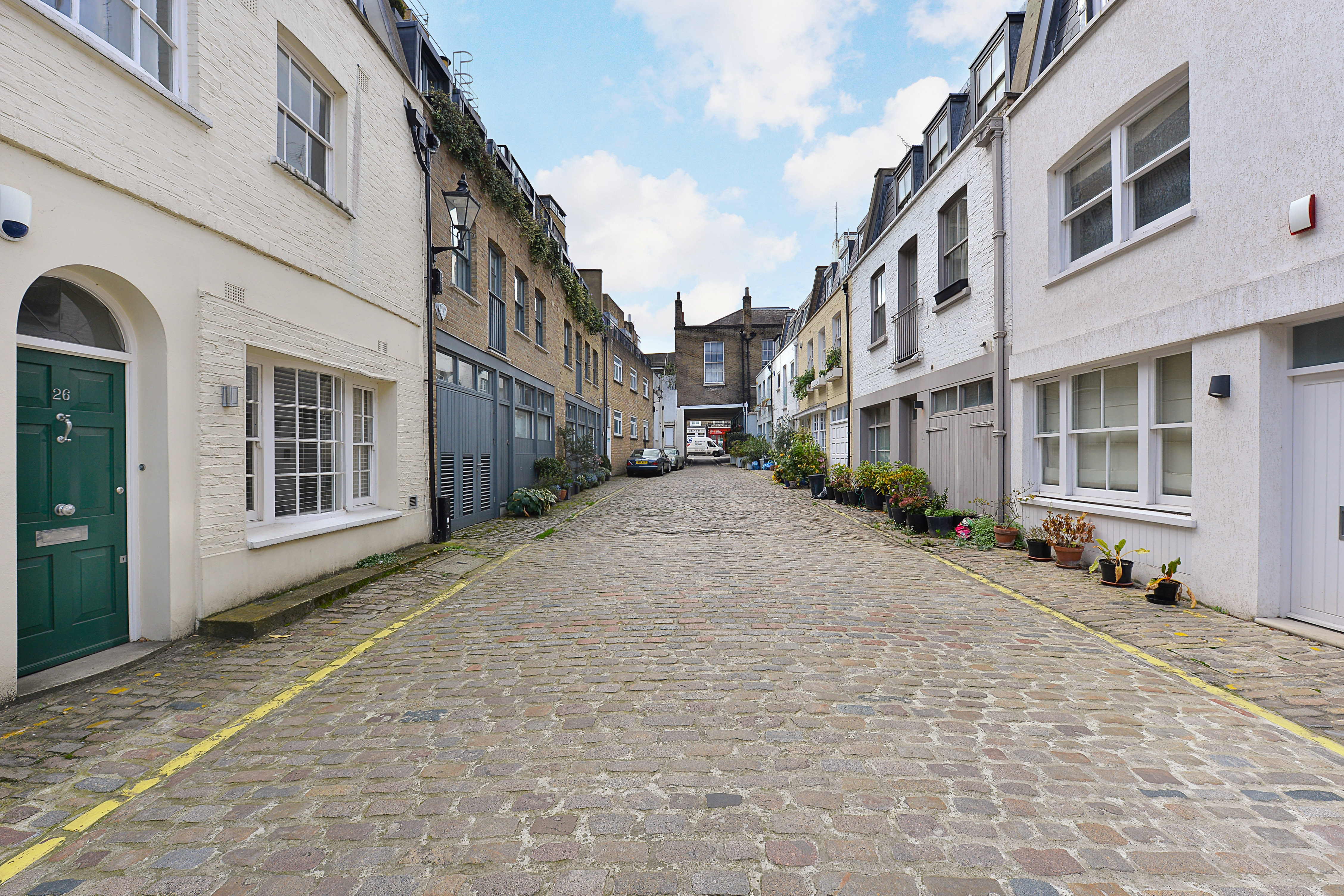 Leinster Mews Is A Popular Mews Street, Close To Various Schools And Parks